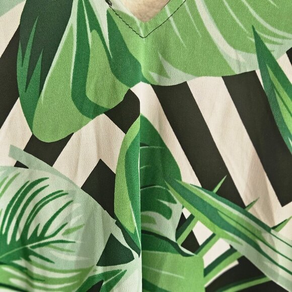 NWT Cool Sleeveless Green Top Vneck Lined Lightweight Blouse Vacay Cruise M - Picture 9 of 9